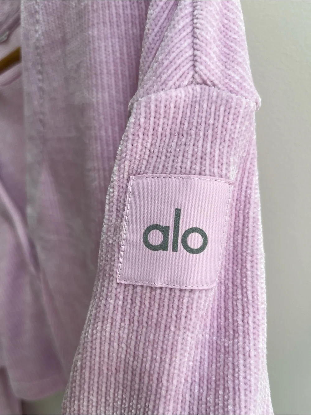 Alo Yoga Chenille Chalet Cropped Wide Sleeve Cardigan Sugarplum Pink S